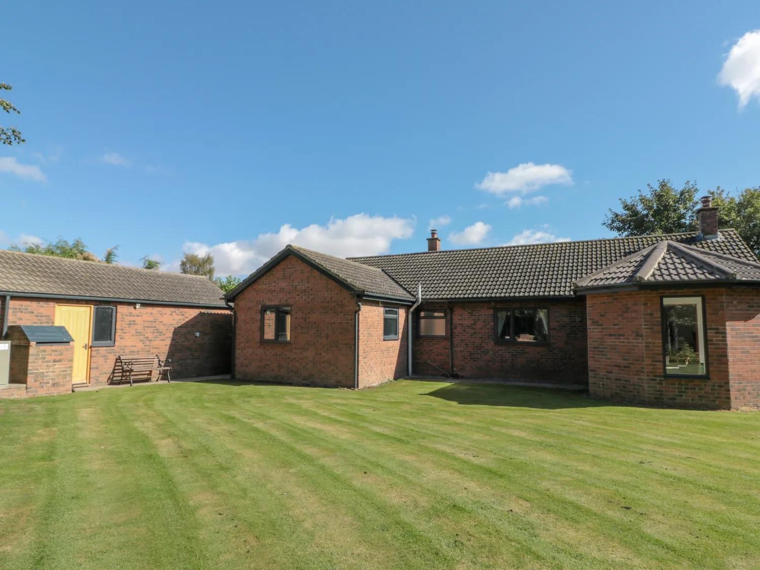 Meadowside Weaverthorpe